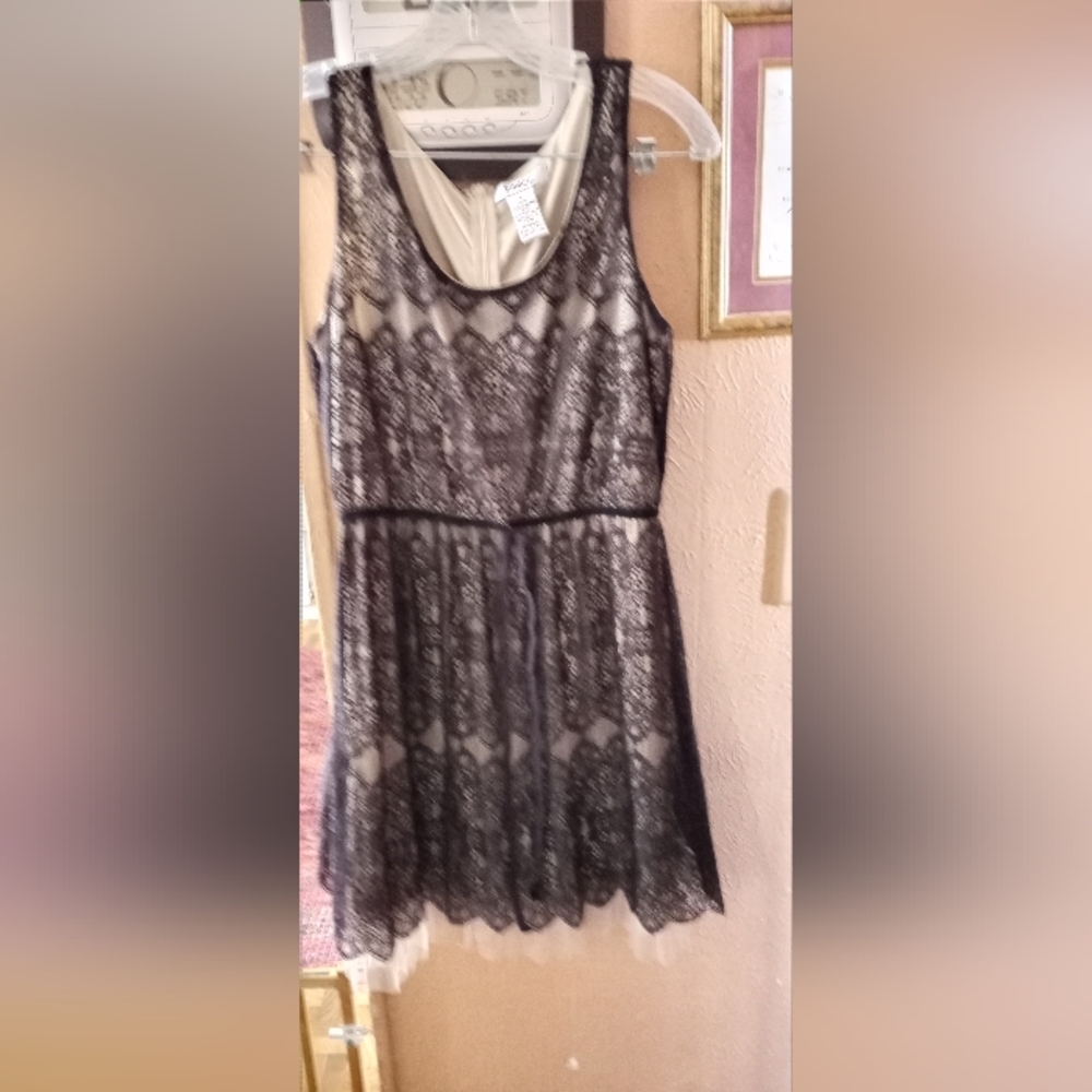 Pinky black lace dress